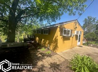 1073 Lakeshore Dr, Brooklyn, IA 52211