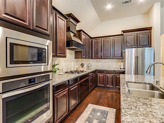 3rd image of 2921 Lakefield Dr