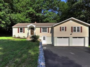 18 Hurd Ave, Monroe, CT 06468