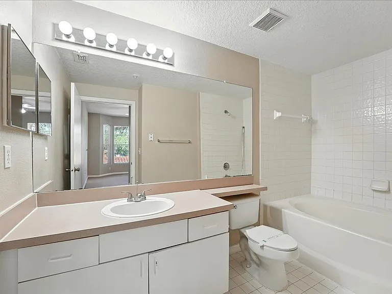 5560 Metrowest Blvd #108 — Photo 8