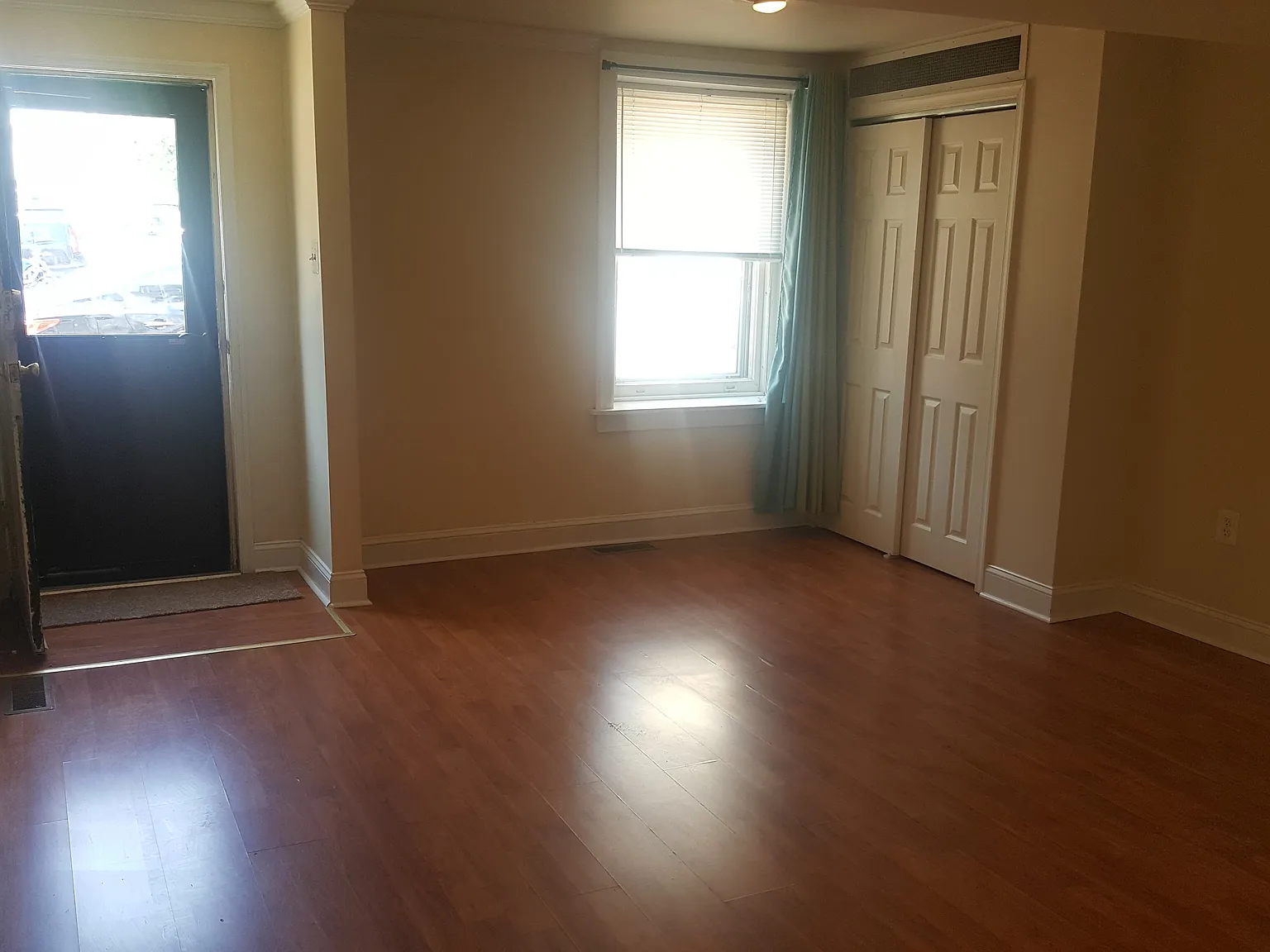 4 bed, 1.5 bath, 1550 sqft, $2,450 — Photo 2