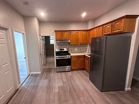 2nd image of 90 W 20th St #1E