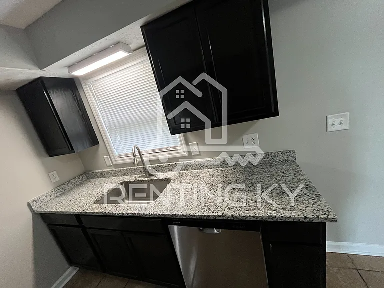 1639 Foxhaven Dr — Photo 2