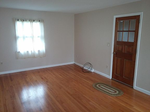 3rd image of 285 Ontario Dr N