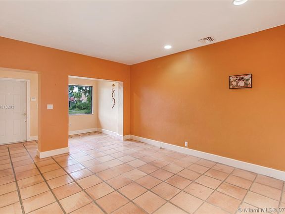3rd image of 1550 Zuleta Ave