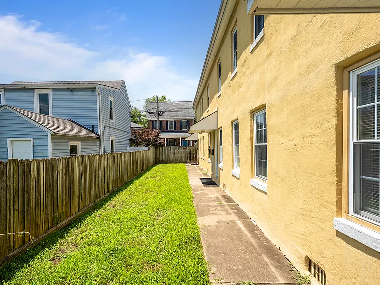 1115 Winchester St #D — Photo 33
