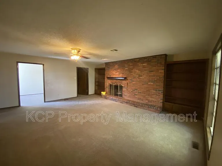 4914 S South Cir #U — Photo 4