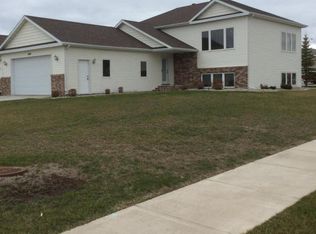 3604 Balsam Cir, Grand Forks, ND 58201