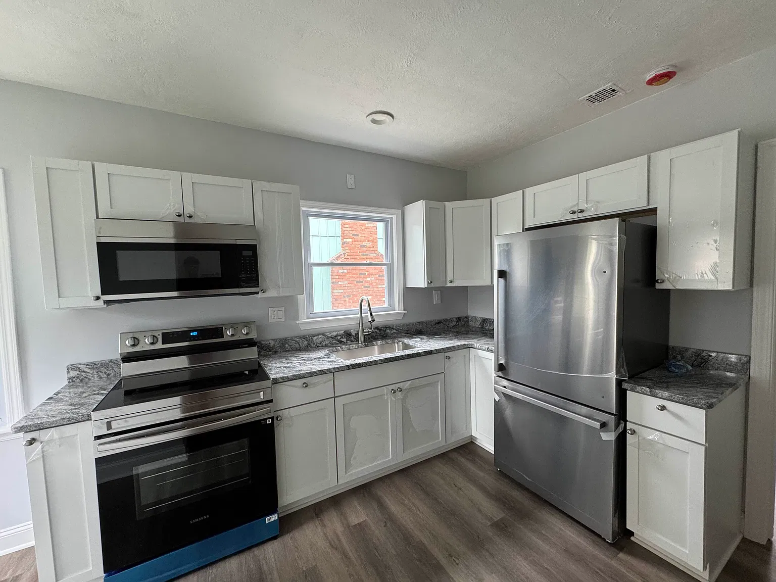 3 bed, 2.5 bath, 2028 sqft, $2,400 — Photo 4