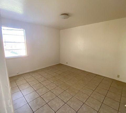 5th image of 414 E Avenue A #11180339