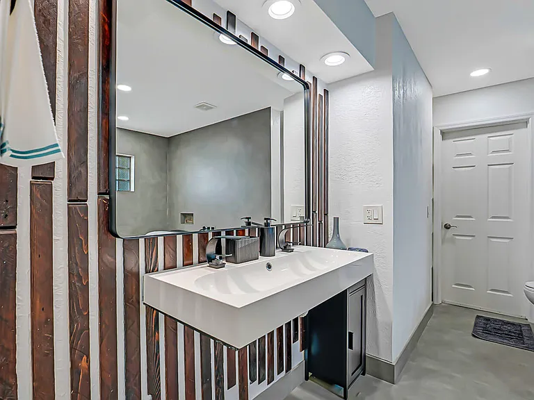 532 N Palmway — Photo 37