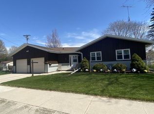 3319 Bellevue Pl, Two Rivers, WI 54241