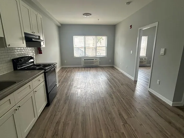 146 Hamilton Ave — Photo 3