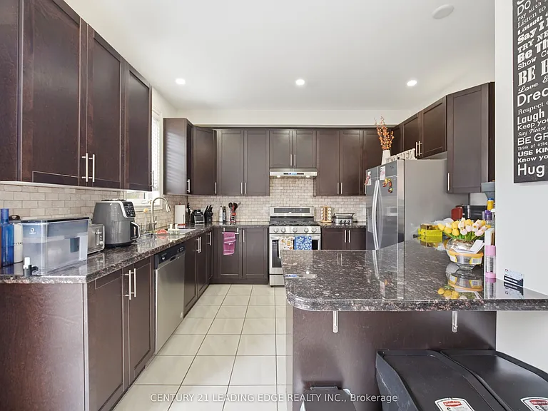 24 Exhibition Cres — Photo 15