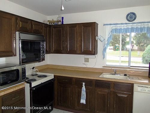 3rd image of 7 Buckingham Drive #B