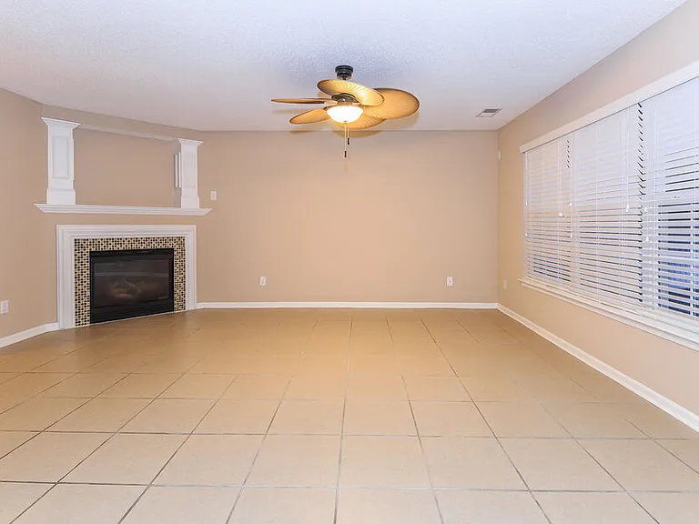 15239 Pangborn Pl — Photo 2