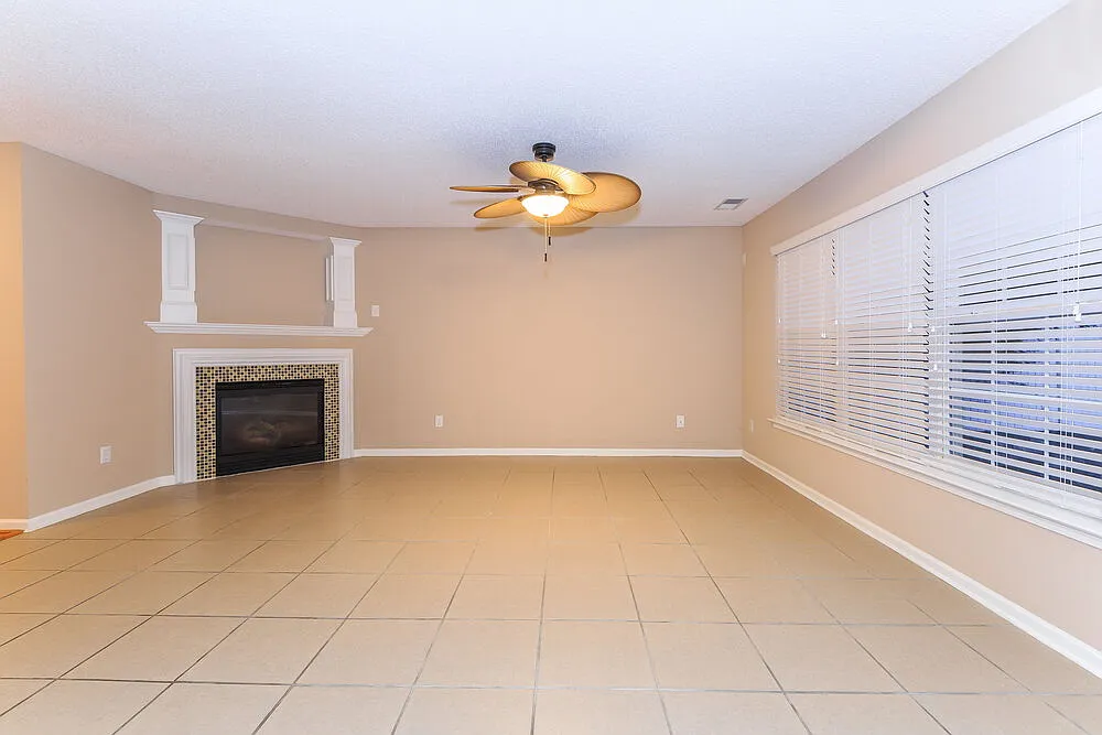 Building Photo - 15239 Pangborn Pl