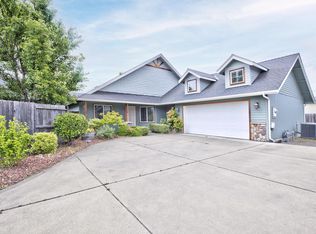 1474 SW David Dr, Grants Pass, OR 97527