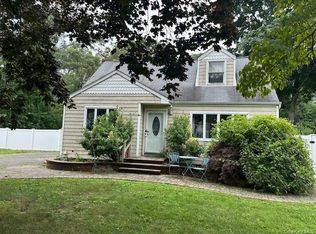 1088 Cassel Ave, Bay Shore, NY 11706
