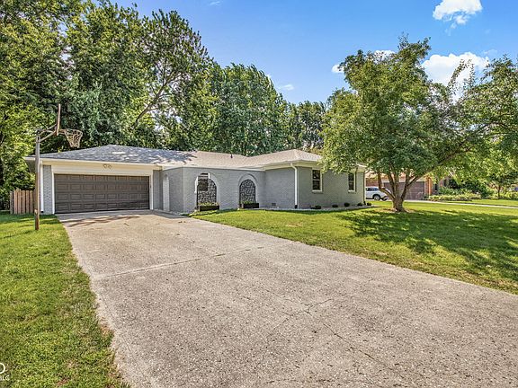 2nd image of 210 Ironwood Cir