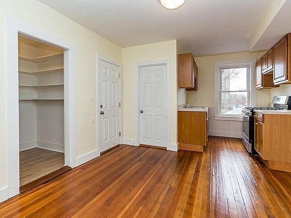 3rd image of 33 Greenwood St #2