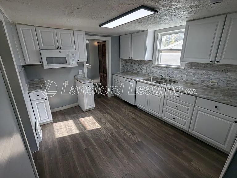 352 Broadway St — Photo 8