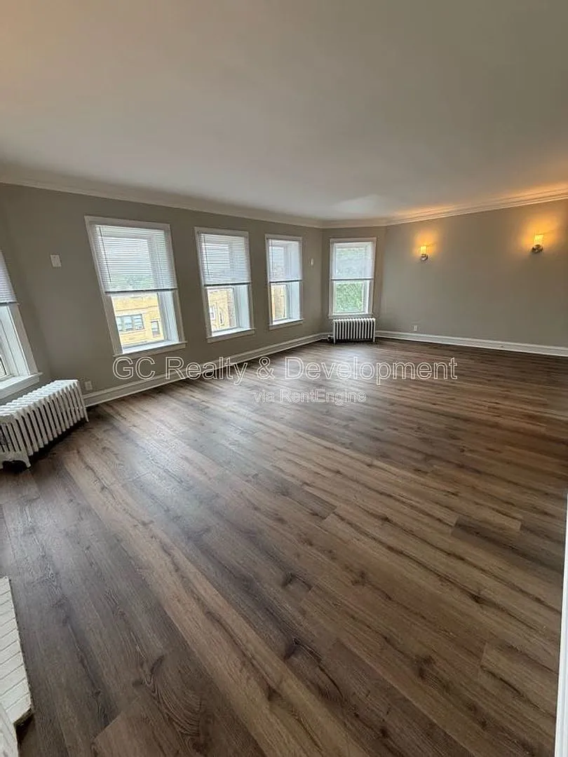 3 bed, 1.5 bath, 2000 sqft, $2,250 — Photo 3