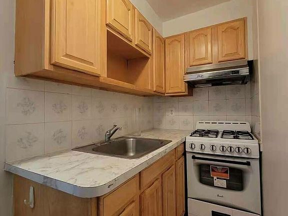 3rd image of 391 8th Ave #2R