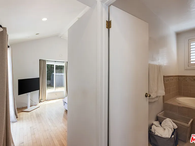 2310 Manning Ave — Photo 21