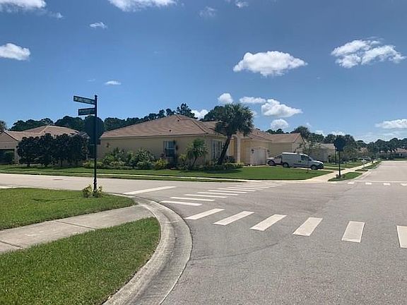 4th image of 341 SW Lake Forest Way