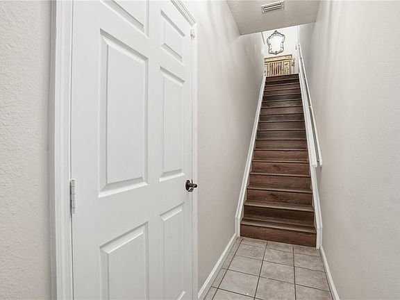 3rd image of 815 S Fort Harrison Ave