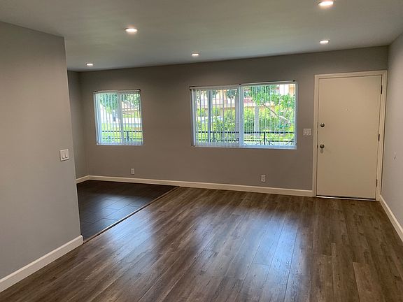 5th image of 905 E Garfield Ave #12