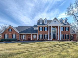 8 Roclare Ln, Town And Country, MO 63131