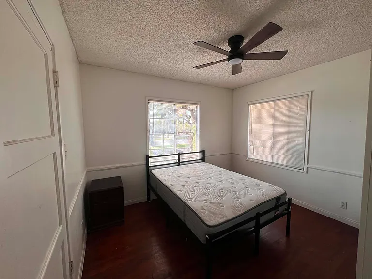 4902 Coke Ave #1 — Photo 2