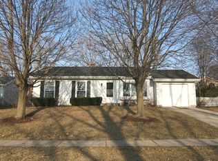 104 N Huntington Dr, McHenry, IL 60050