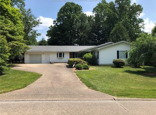 102 Green Dr, Hurricane, WV 25526