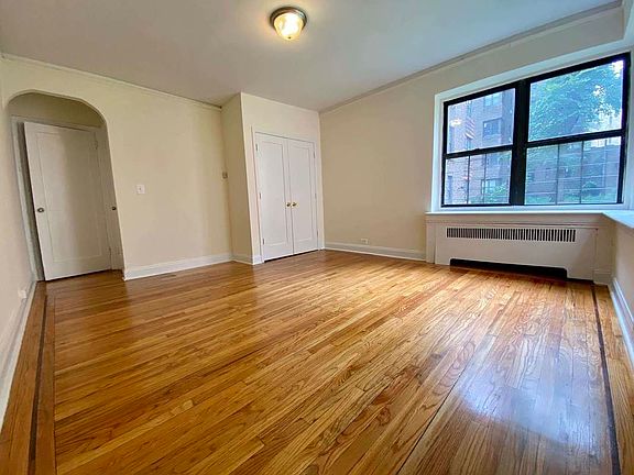 3rd image of 495 W 186th St APT 1B