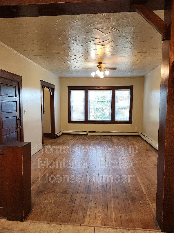 3 bed, 1.0 bath, 1300 sqft, $1,795 — Photo 2