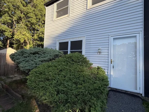 121 Hill Spur, Calverton, NY 11933