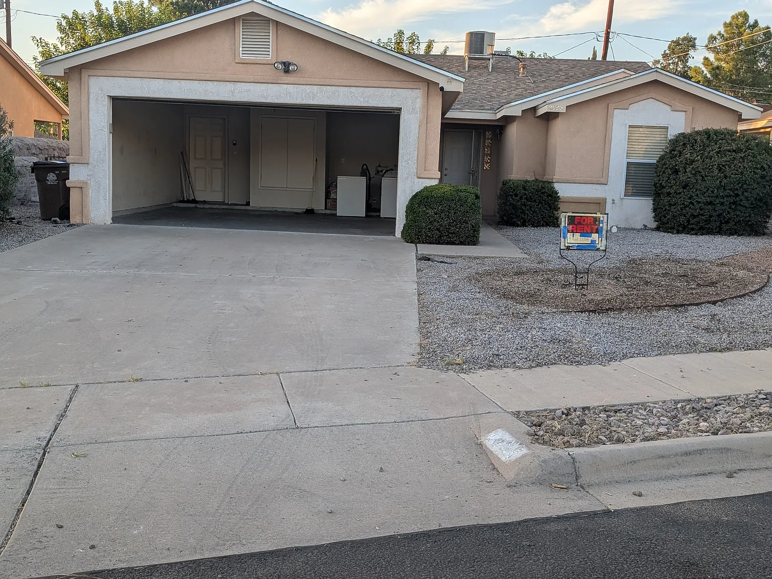 4 bed, 2.5 bath, 1400 sqft, $1,850 — Photo 4