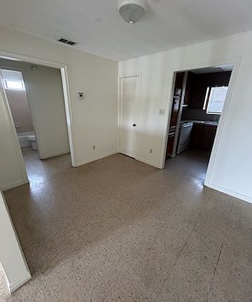 2nd image of 512 Gastel Cir #3