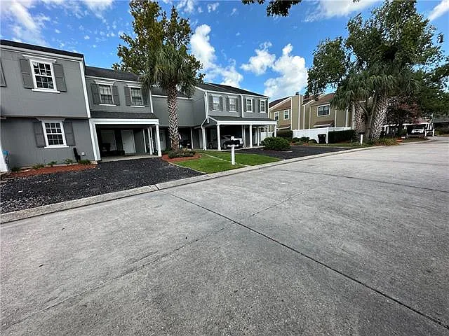 3 bed, 2.5 bath, 1350 sqft, $1,950 — Photo 4