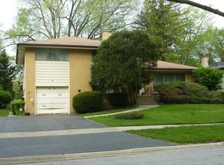 610 S George St, Mount Prospect, IL 60056