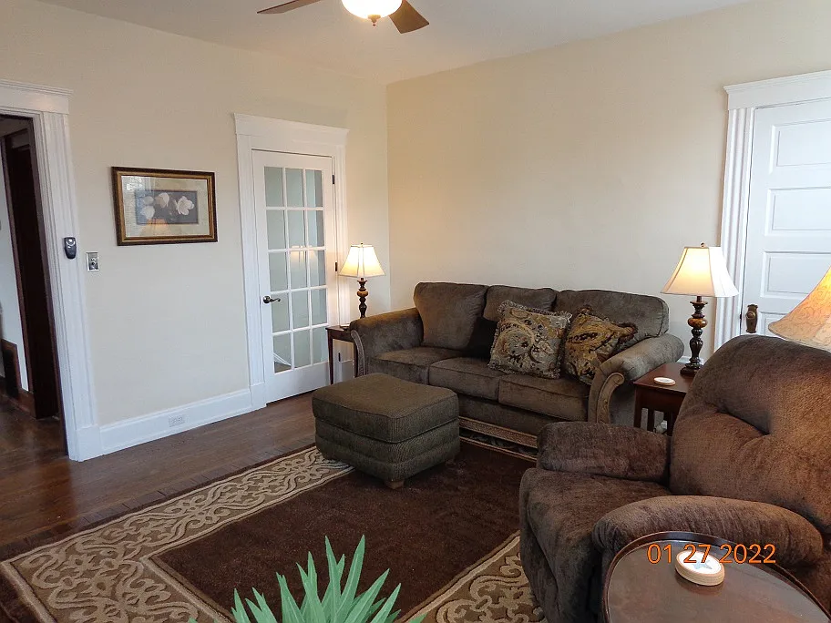 1 bed, 1000 sqft, $1,600 — Photo 2
