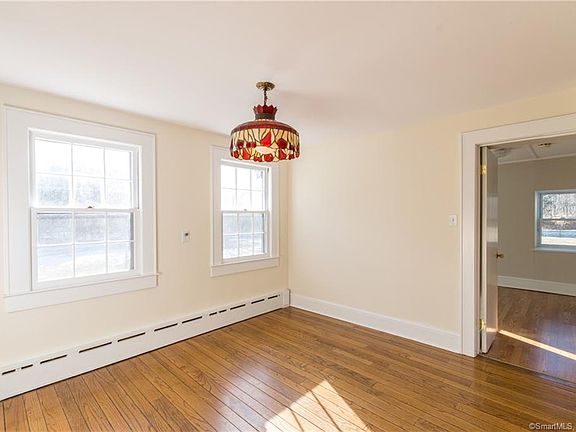 5th image of 32 Knapp Ln