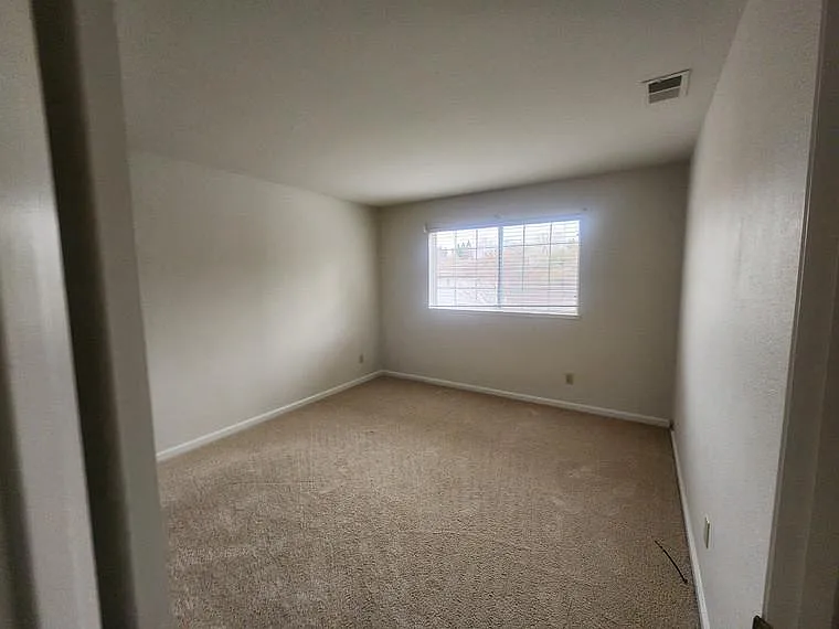 232 Chatham Ter — Photo 14