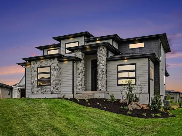 12502 183rd Ter, Overland Park, KS 66013