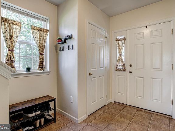 4th image of 137 Dorchester Ln
