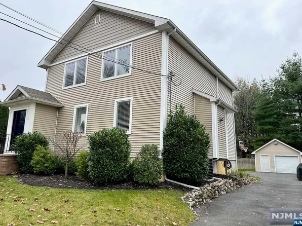 15 Jane St, Closter, NJ 07624