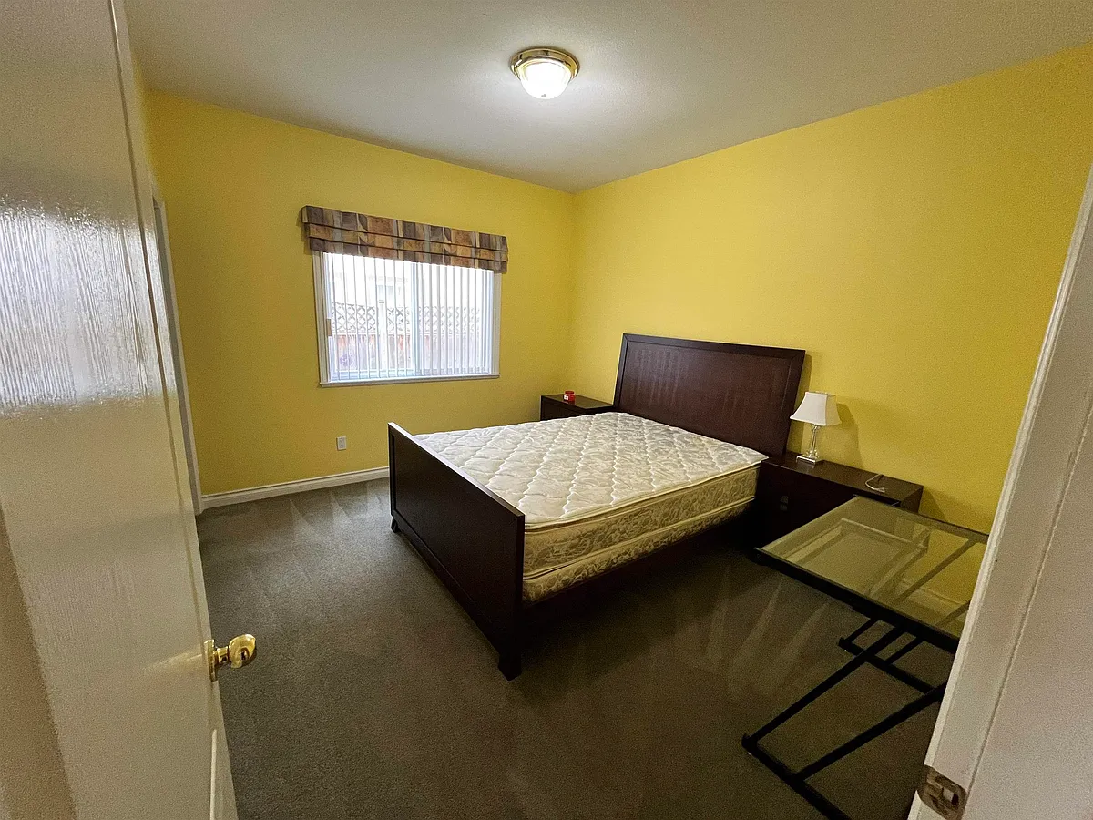 Building Photo - 3671 Semlin Dr #HOMESTAY